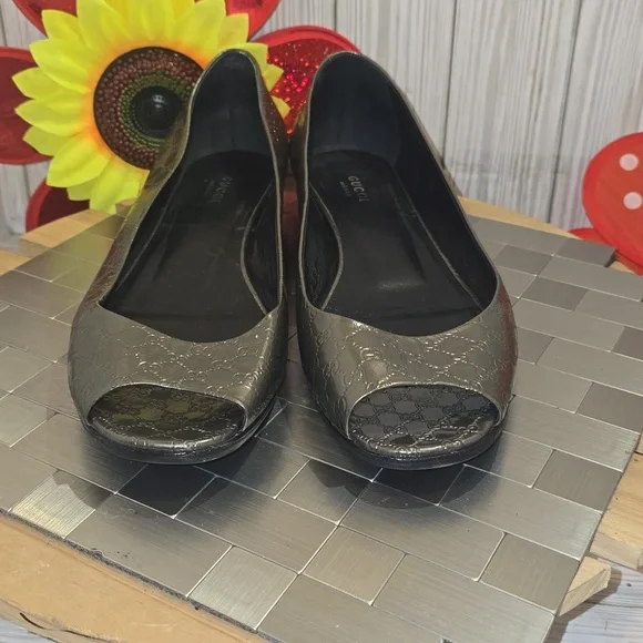 Gucci Metallic Gray Peep-Toe Flats - Picture 3 of 11